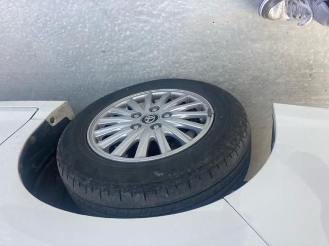 TOYOTA VOXY HYBRID 2014