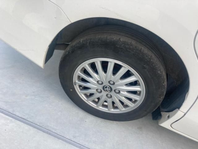 TOYOTA VOXY HYBRID 2014