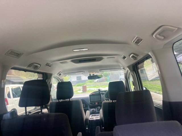 TOYOTA VOXY HYBRID 2014