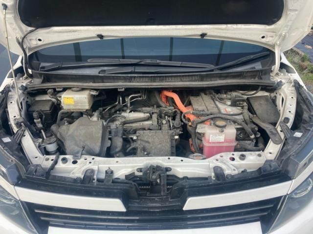 TOYOTA VOXY HYBRID 2014