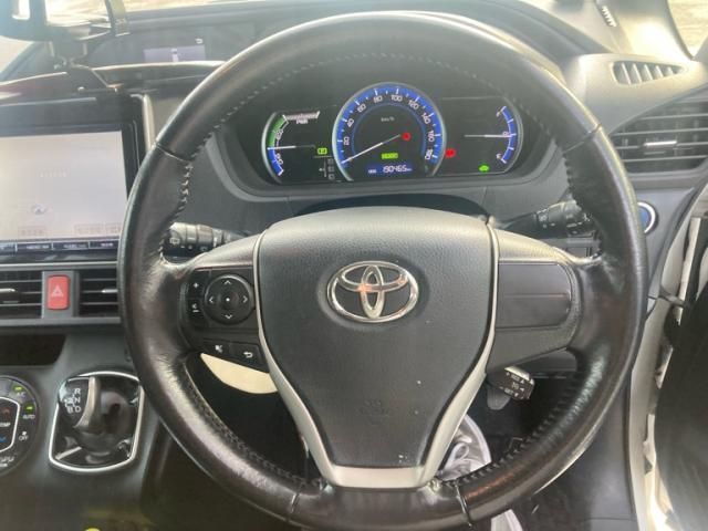 TOYOTA VOXY HYBRID 2014