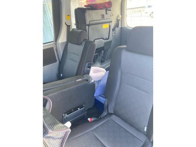 TOYOTA NOAH 4WD 2008