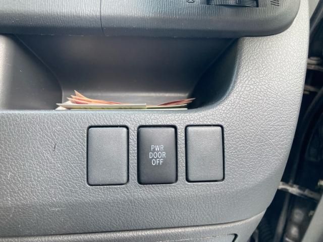 TOYOTA NOAH 4WD 2008