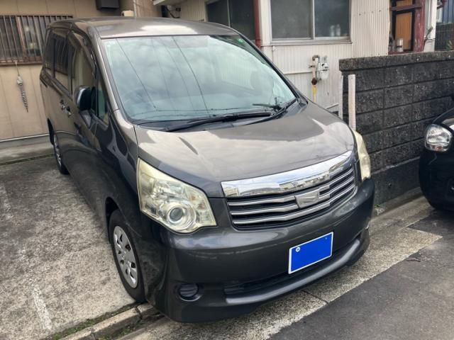TOYOTA NOAH 2011