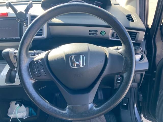 HONDA FREED 2013