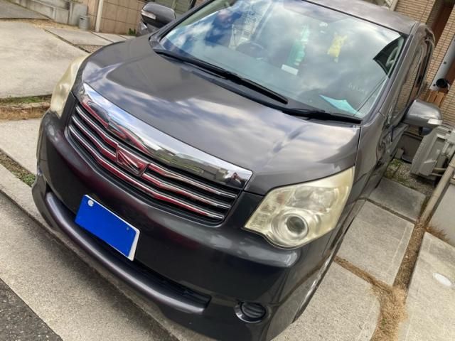 TOYOTA NOAH 2010