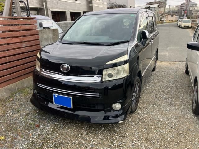 TOYOTA VOXY 2009
