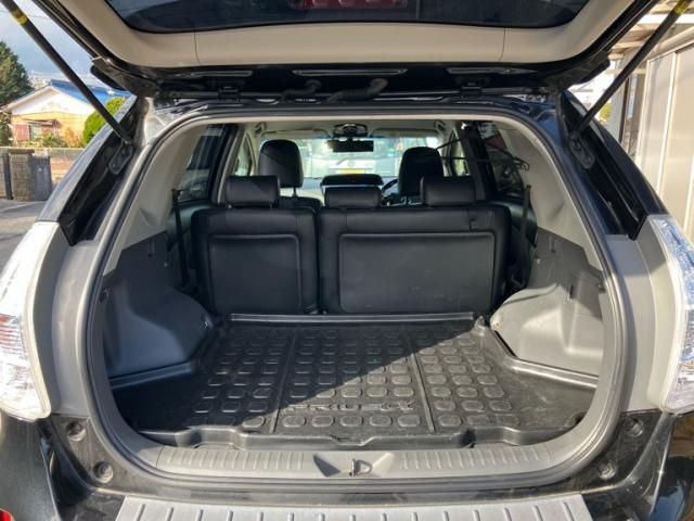 TOYOTA PRIUS Alpha 2013