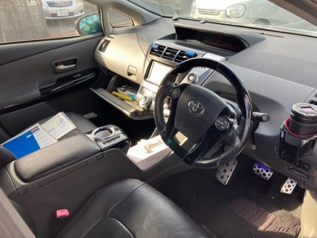 TOYOTA PRIUS Alpha 2013