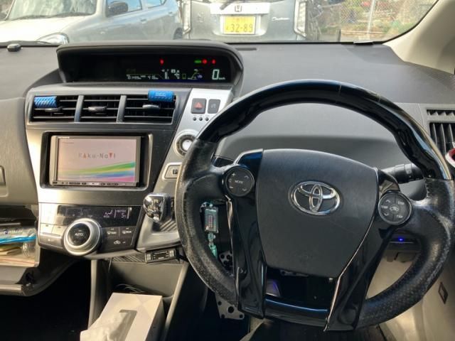 TOYOTA PRIUS Alpha 2013