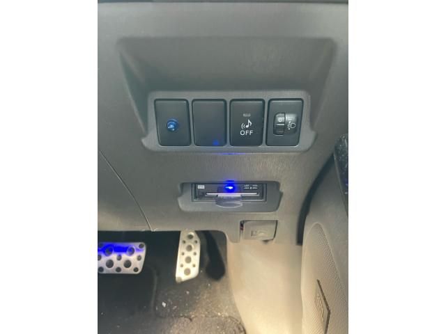 TOYOTA PRIUS Alpha 2013