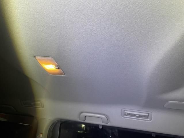 TOYOTA VOXY HYBRID 2014