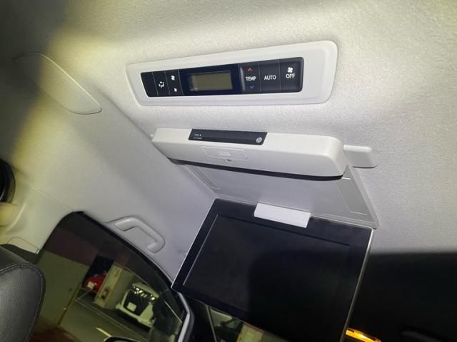 TOYOTA VOXY HYBRID 2014