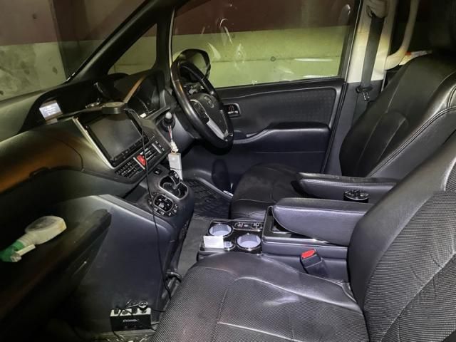 TOYOTA VOXY HYBRID 2014