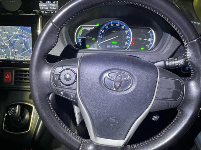 TOYOTA VOXY HYBRID 2014