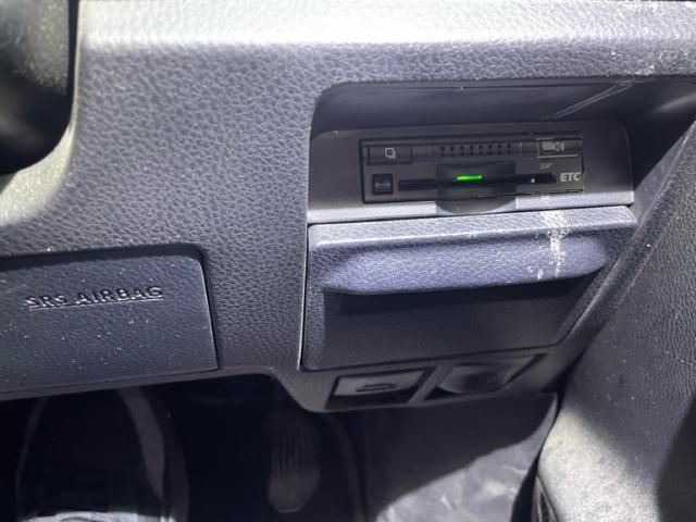 TOYOTA VOXY HYBRID 2014