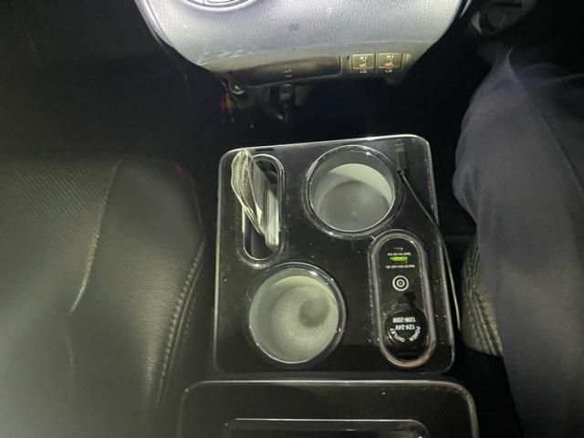 TOYOTA VOXY HYBRID 2014