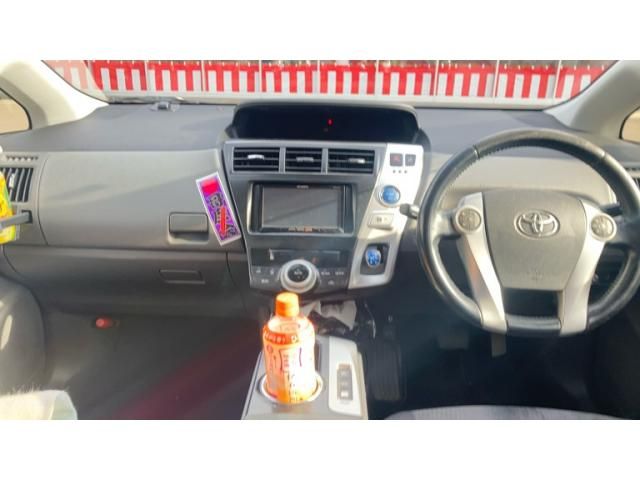 TOYOTA PRIUS Alpha 2012