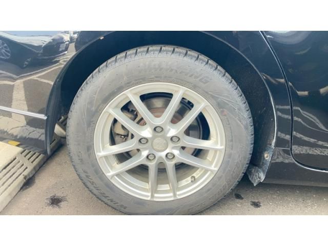 TOYOTA PRIUS Alpha 2012