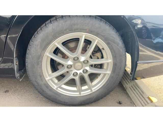 TOYOTA PRIUS Alpha 2012