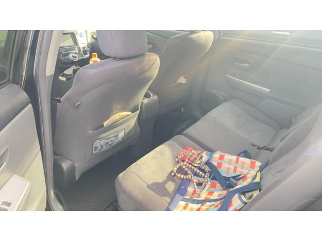 TOYOTA PRIUS Alpha 2012