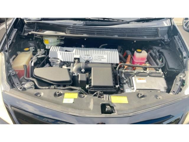 TOYOTA PRIUS Alpha 2012