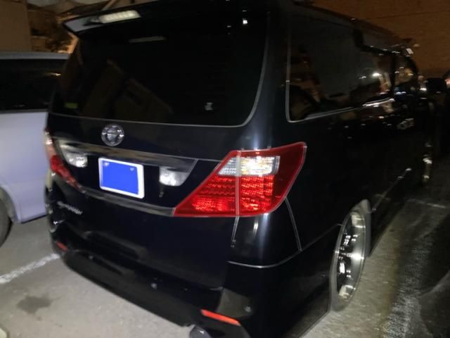 TOYOTA ALPHARD 2011