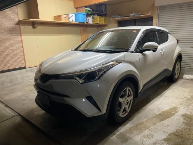 TOYOTA C-HR 4WD 2017