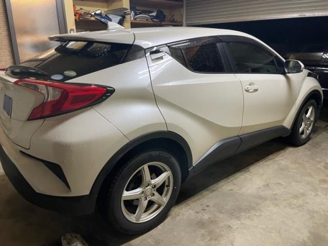 TOYOTA C-HR 4WD 2017