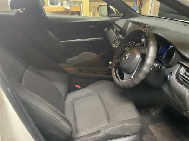 TOYOTA C-HR 4WD 2017