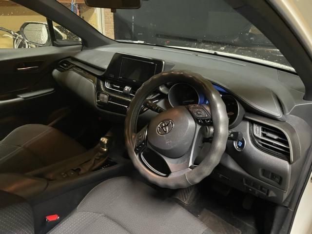 TOYOTA C-HR 4WD 2017