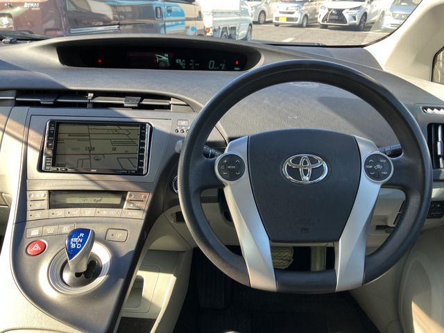 TOYOTA PRIUS 2012