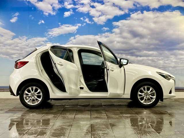 MAZDA DEMIO 4WD 2016