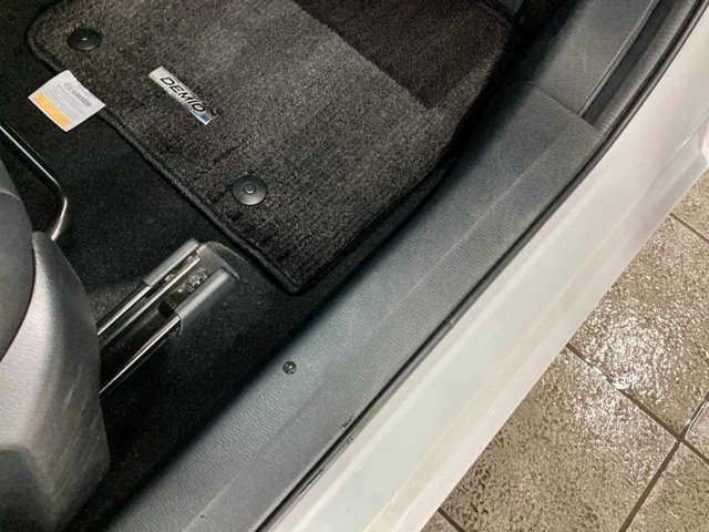 MAZDA DEMIO 4WD 2016