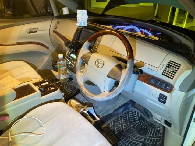 TOYOTA ESTIMA  4WD 2010