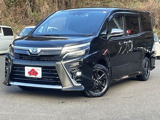 TOYOTA VOXY HYBRID 2020