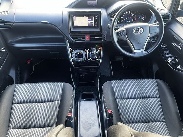 TOYOTA VOXY HYBRID 2020