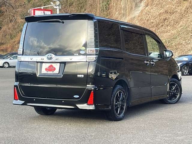 TOYOTA VOXY HYBRID 2020