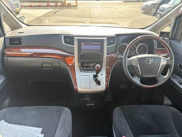 TOYOTA ALPHARD 2011