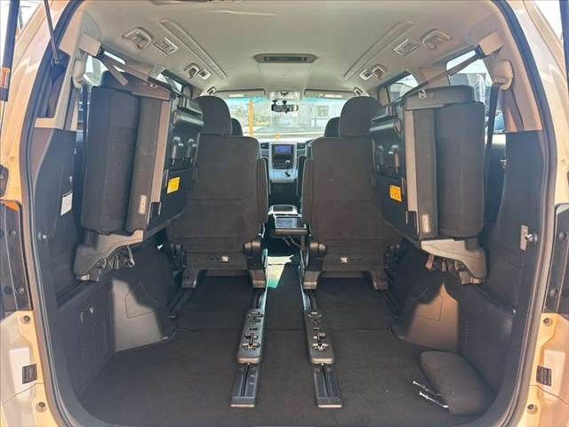 TOYOTA ALPHARD 2011