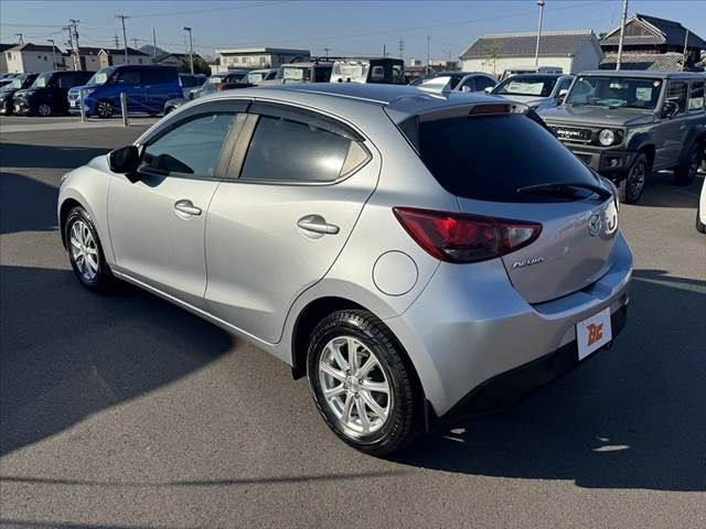 MAZDA DEMIO 2016