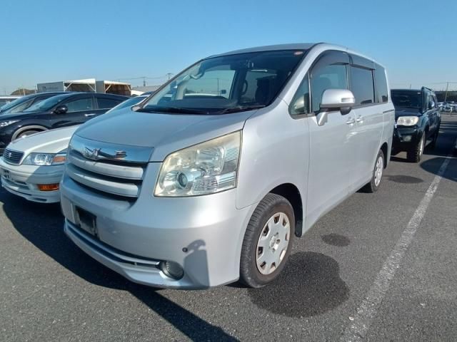 TOYOTA NOAH 2008