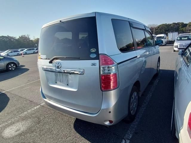 TOYOTA NOAH 2008