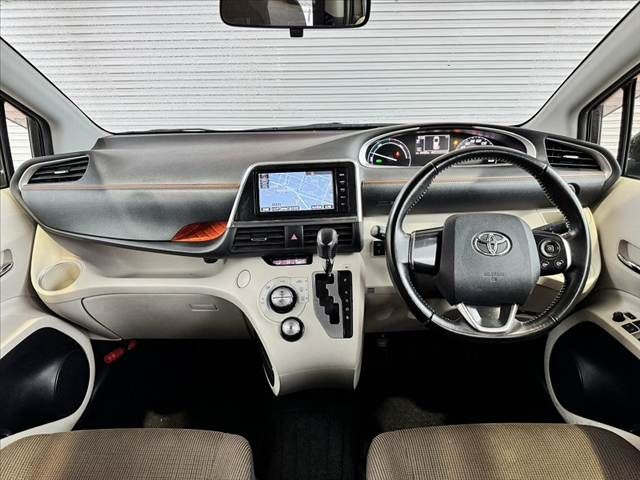 TOYOTA SIENTA HYBRID 2016