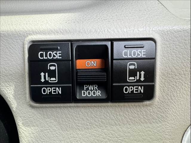 TOYOTA SIENTA HYBRID 2016