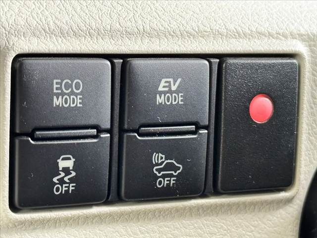 TOYOTA SIENTA HYBRID 2016