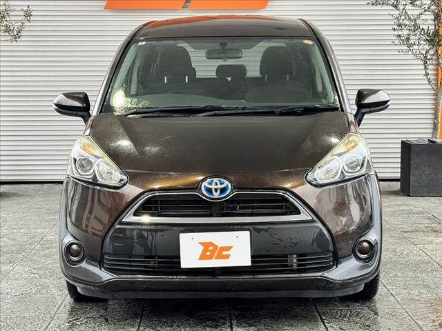 TOYOTA SIENTA HYBRID 2016