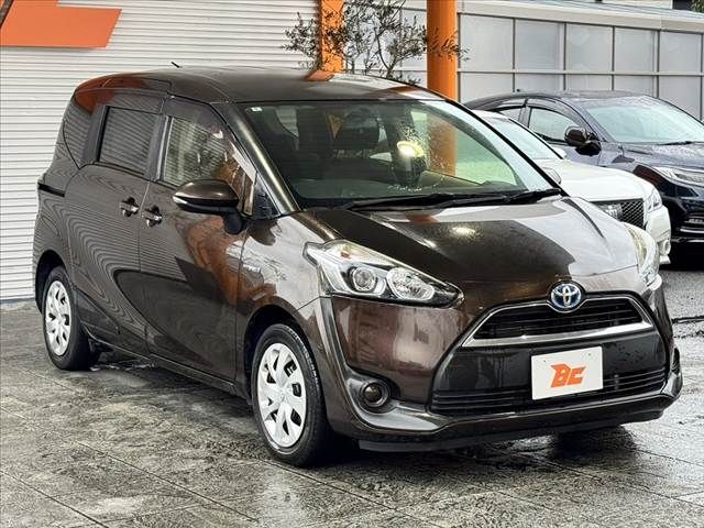 TOYOTA SIENTA HYBRID 2016
