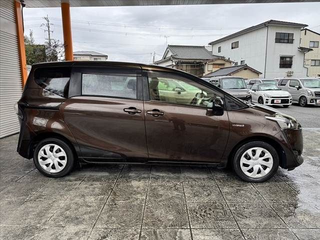 TOYOTA SIENTA HYBRID 2016