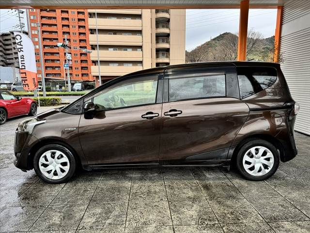 TOYOTA SIENTA HYBRID 2016